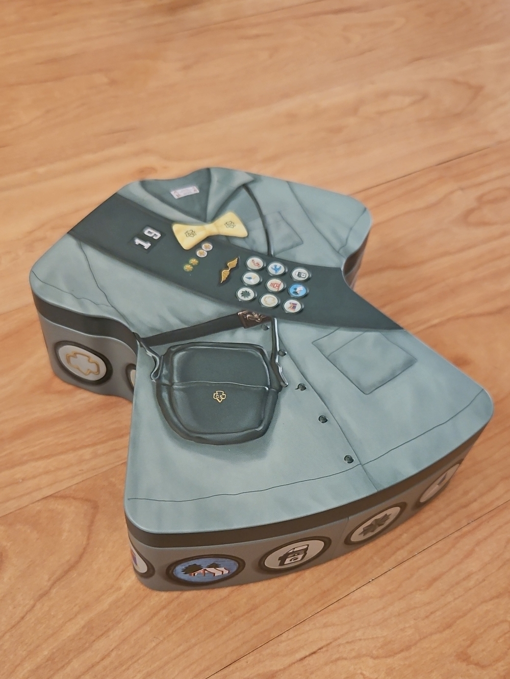 2019 Girl Scout Uniform Collector's Trinket Tin - Green Scout Dress Design